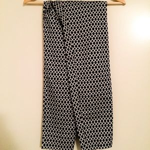 Diamond Pattern Capri Pants